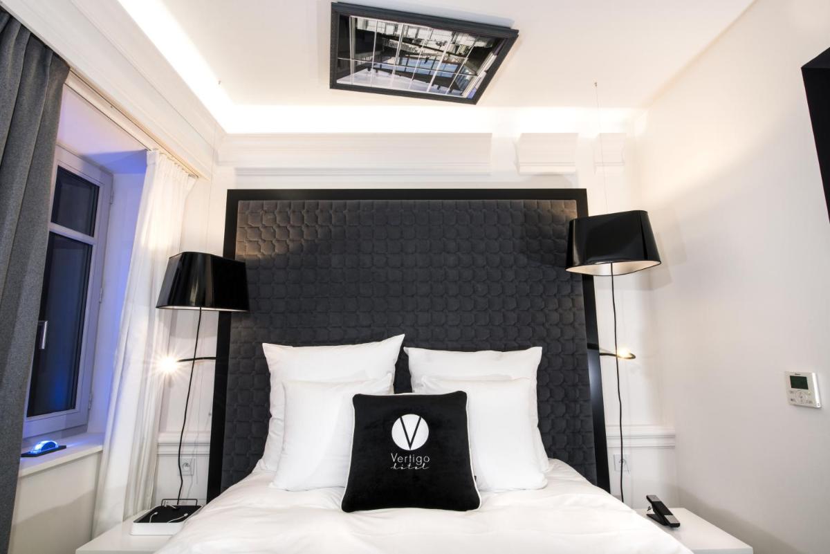 Un ou plusieurs lits dans un hébergement de l'établissement Vertigo Hotel, By Marriott, a Member of Design Hotels