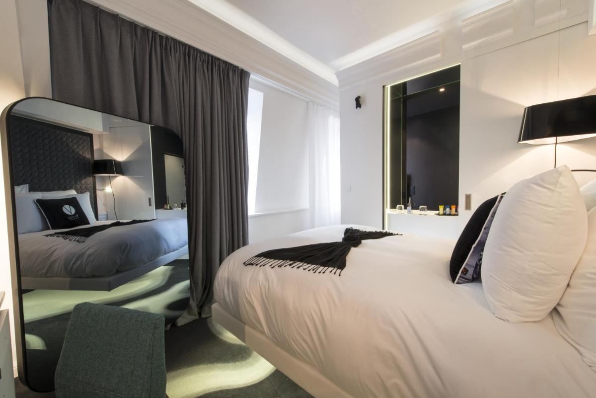 Un ou plusieurs lits dans un hébergement de l'établissement Vertigo Hotel, By Marriott, a Member of Design Hotels