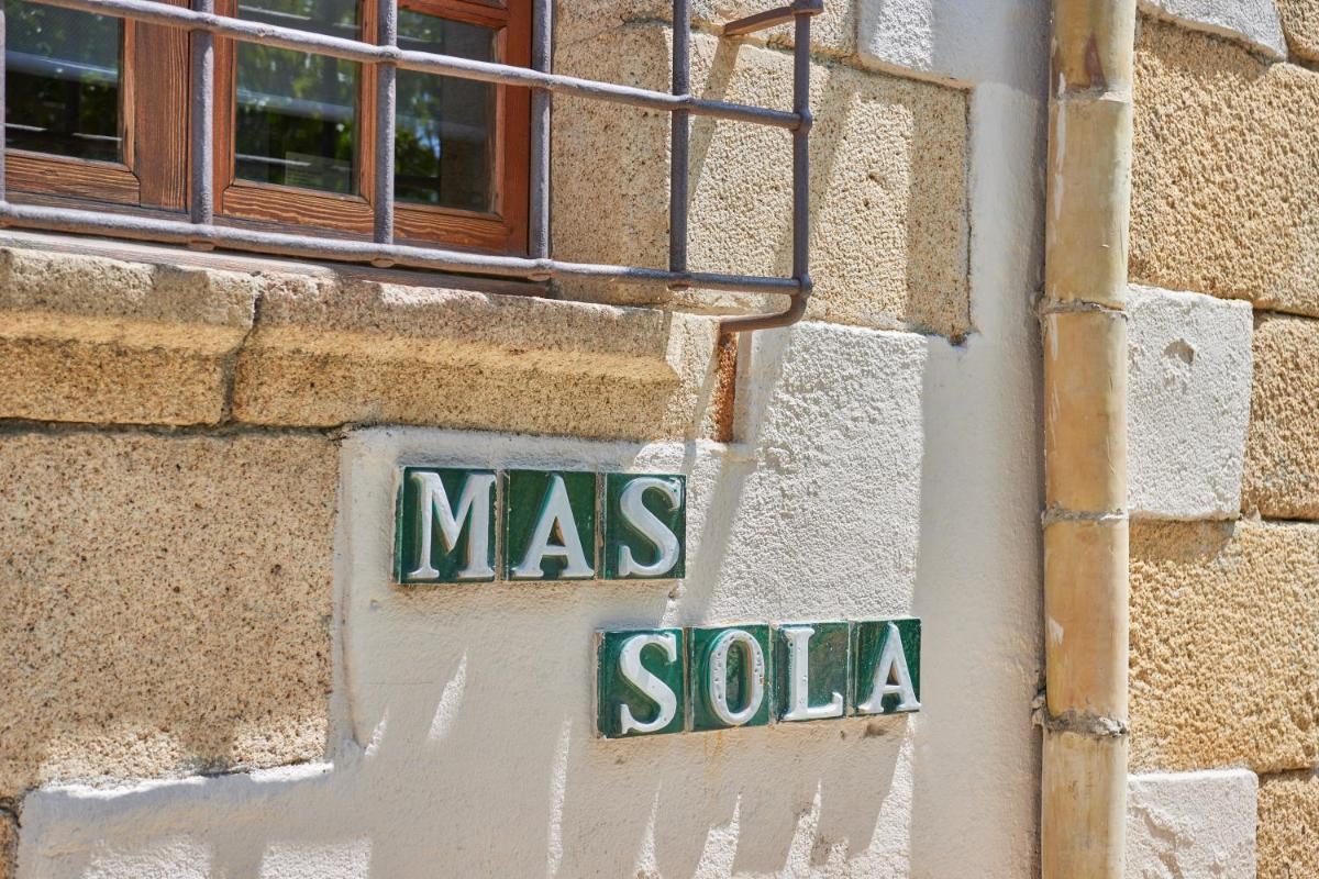 Certificado, premio, señal o documento que está expuesto en Hotel Mas Solà