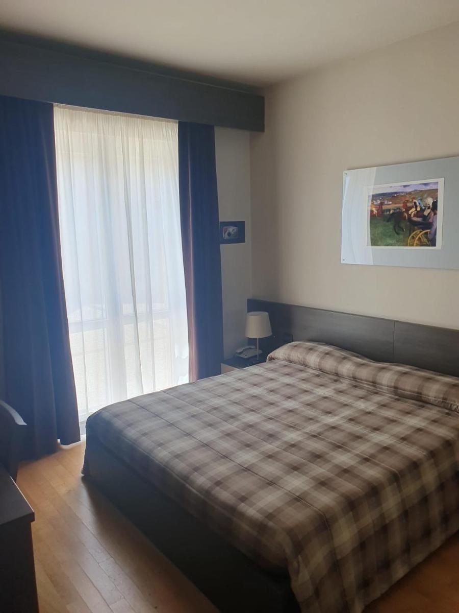 eq hotel - Housity