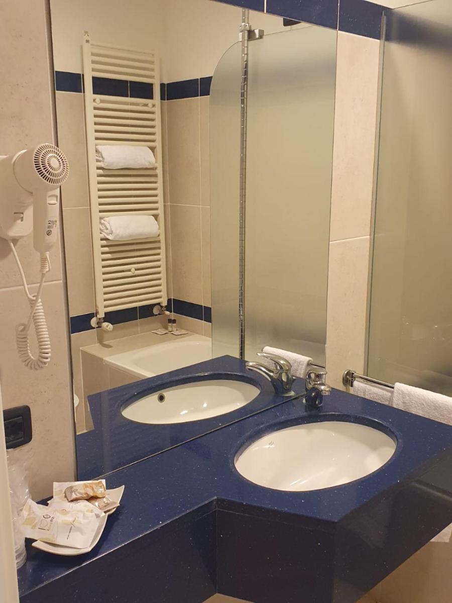 eq hotel - Housity