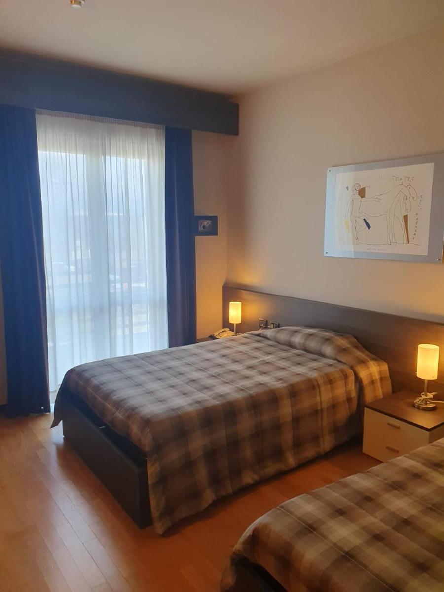 eq hotel - Housity