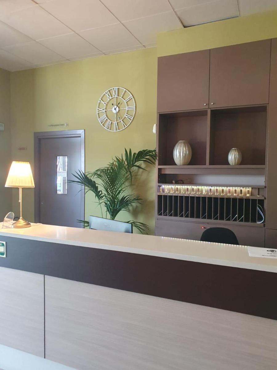 eq hotel - Housity