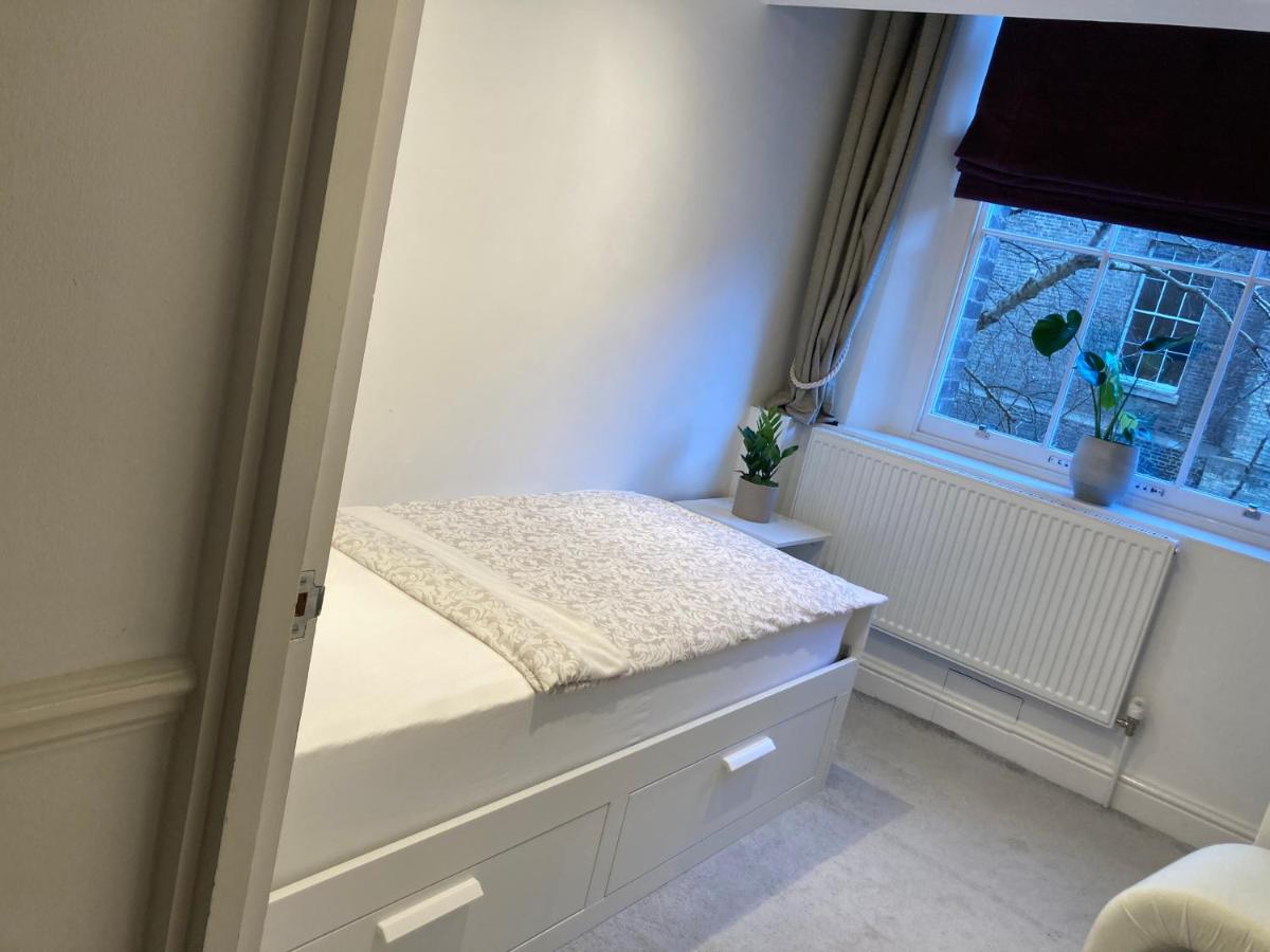 Cozy and Quiet Single Bed Room - Private Room in Historical Building - Near O2 Arena - Housity