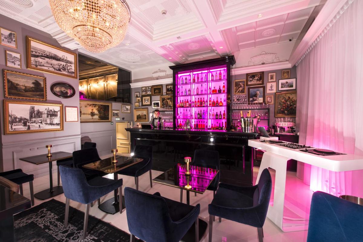 Salon ou bar de l'établissement Vertigo Hotel, By Marriott, a Member of Design Hotels