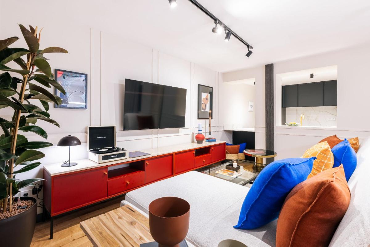 Stylish 4 suites +patio luxury apartment Gran Via - Housity