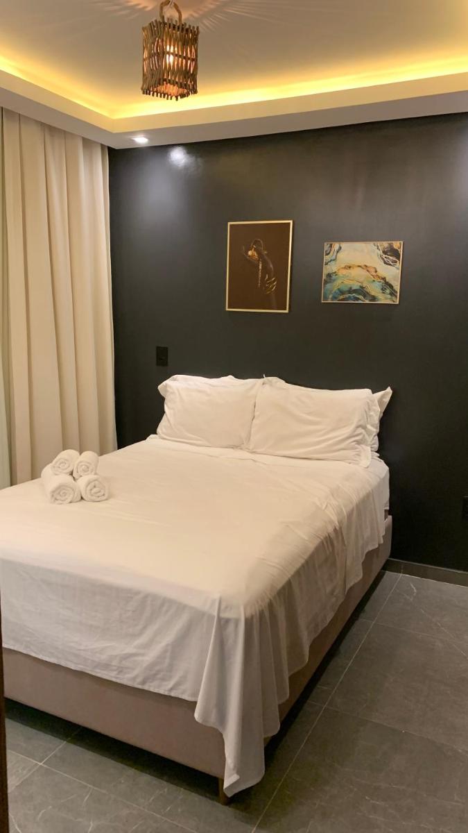Milos Hotel - Housity