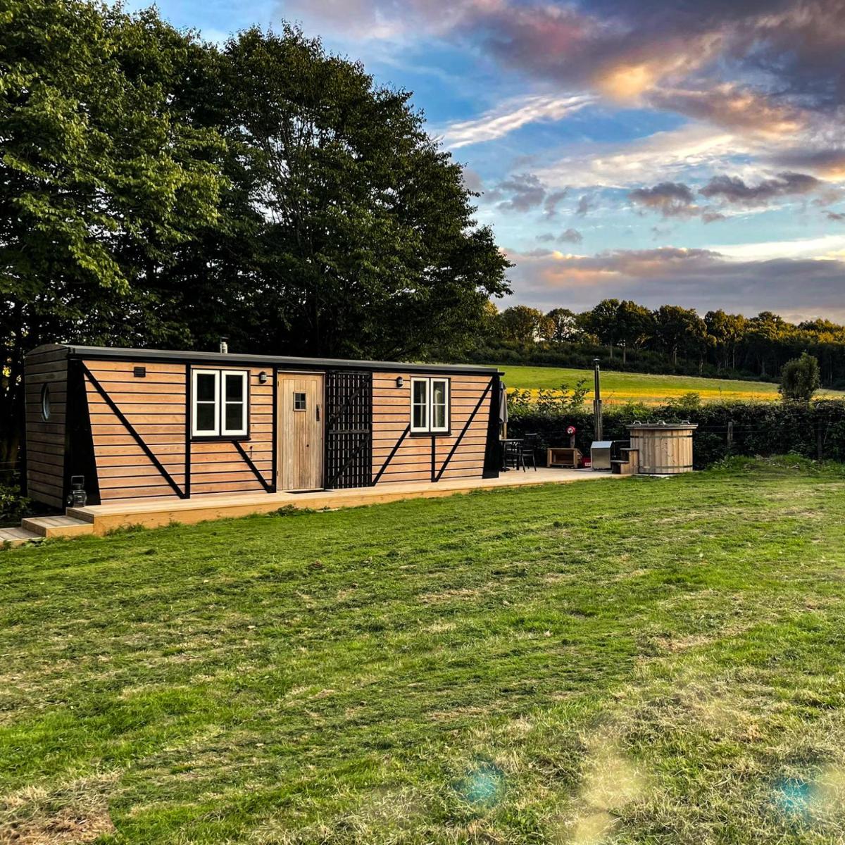 The Hoppers' Halt - Housity