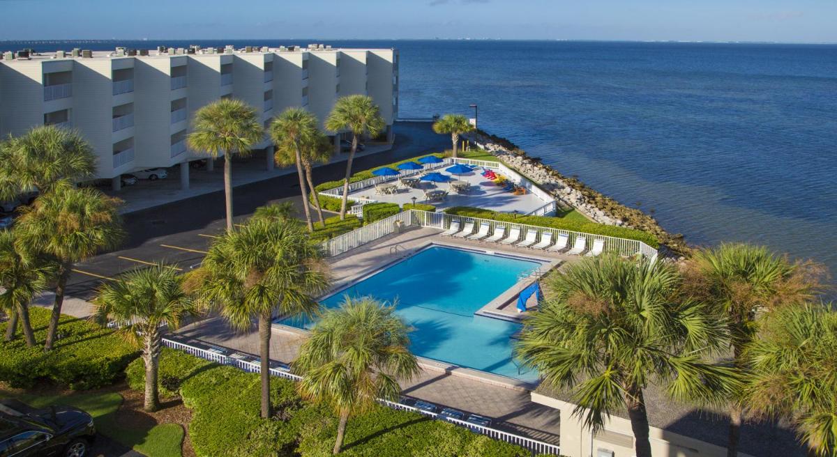 Sailport Waterfront Suites - Housity