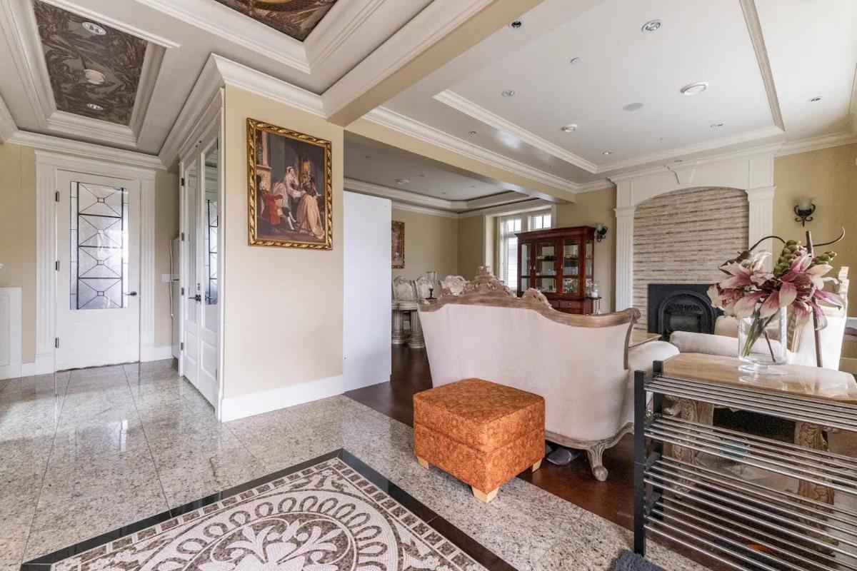 Mike's Luxury House - Housity