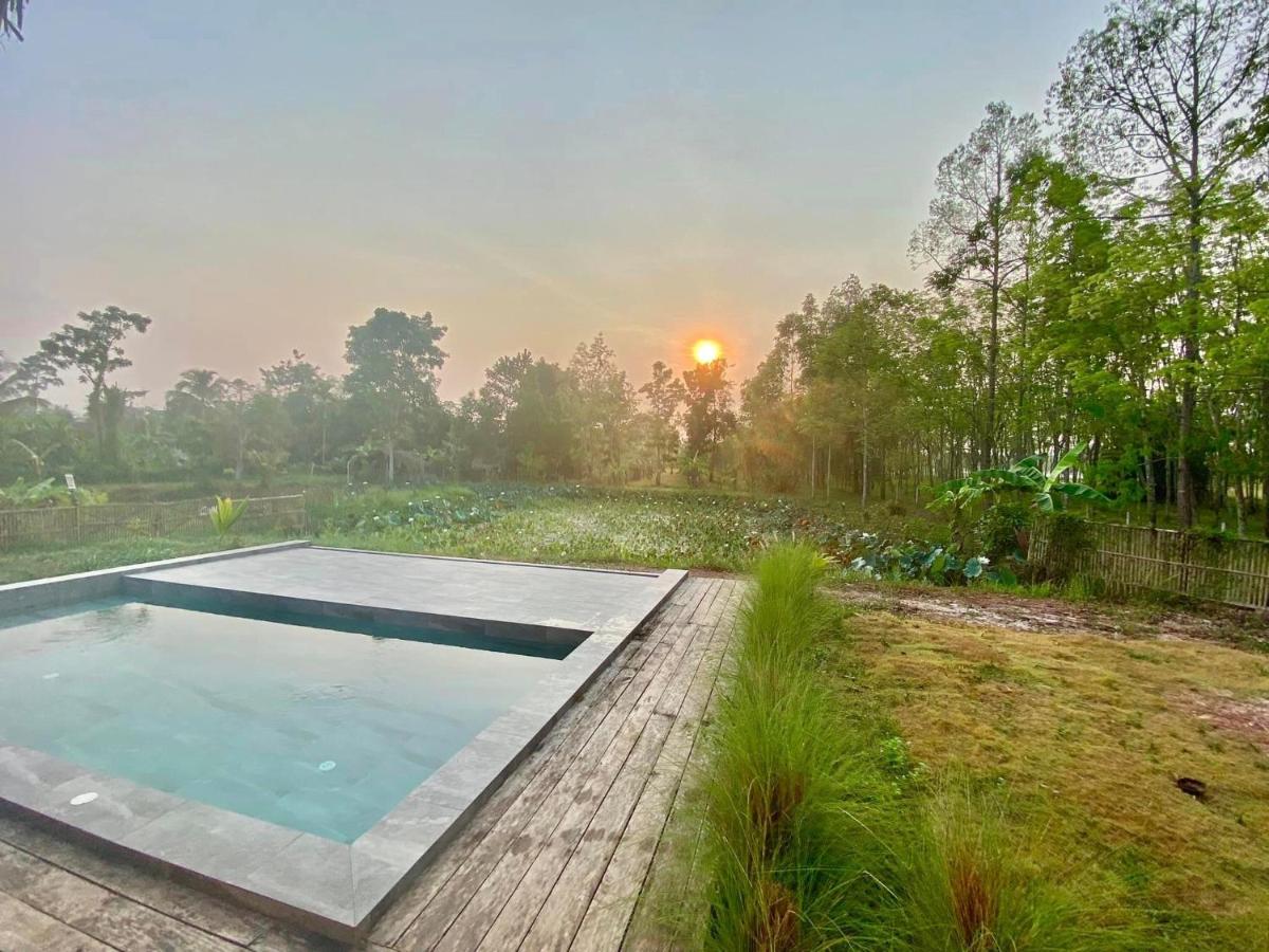 ดอนหลา 2 BedRooms Villa with Pool and space for Party - Housity