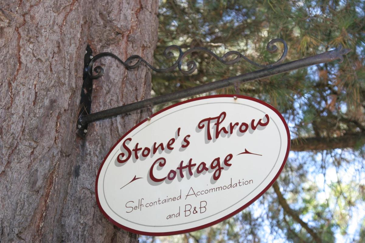 Stone's Throw Cottage Bed and Breakfast - Housity