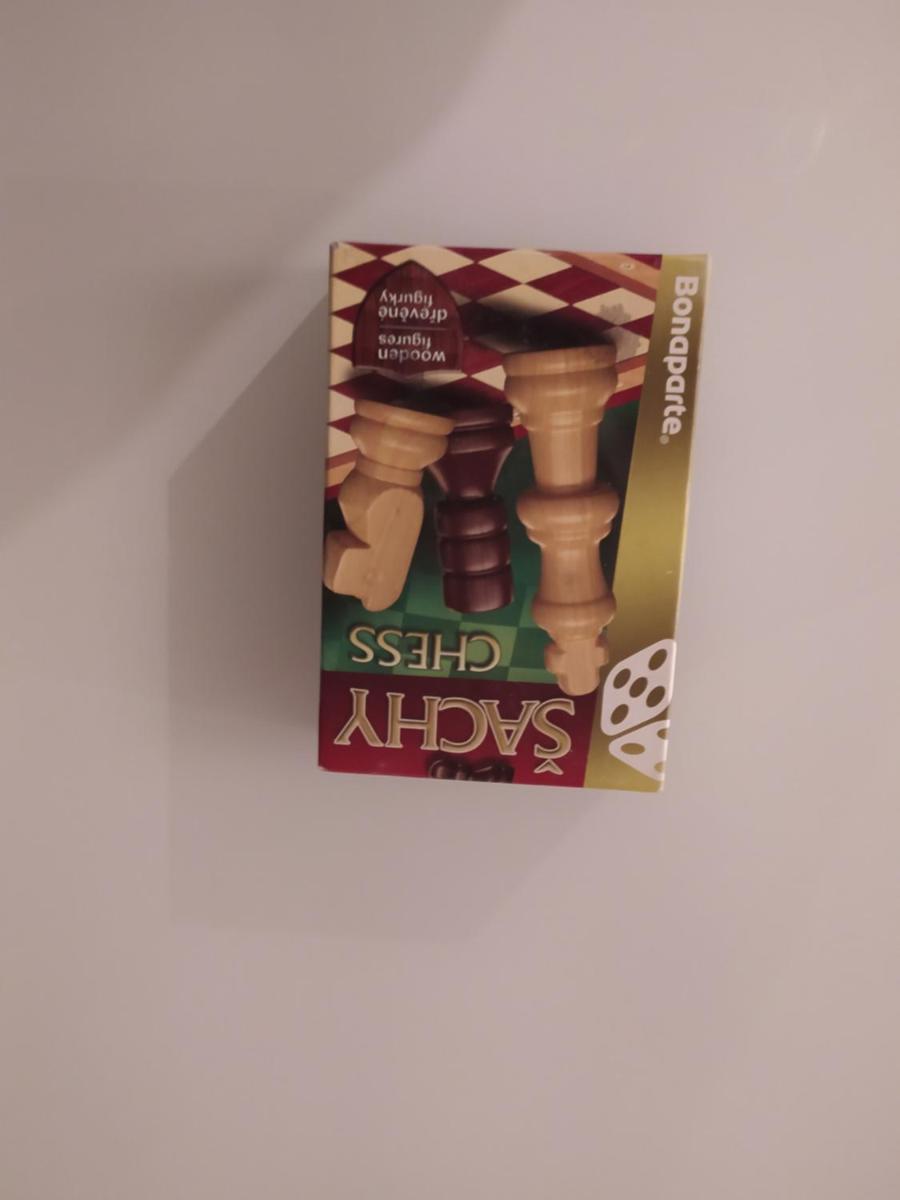 WINe and BEER club house cellar with ping pong, karaoke, board games, LAN party, bike lending service - Housity