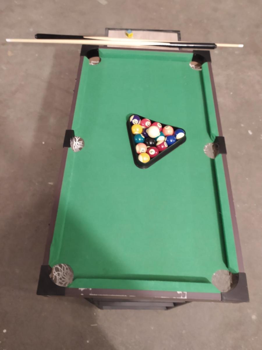 WINe and BEER club house cellar with ping pong, karaoke, board games, LAN party, bike lending service - Housity