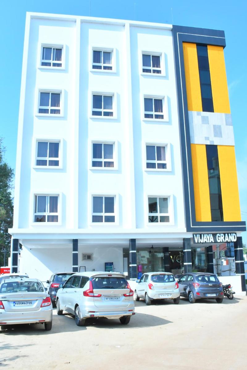 Suitetrails - Hotel Vijaya Grand