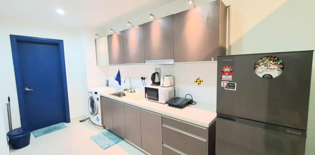 Regalia Suites with Infinity Pool KL - by Staycation Homes - Housity