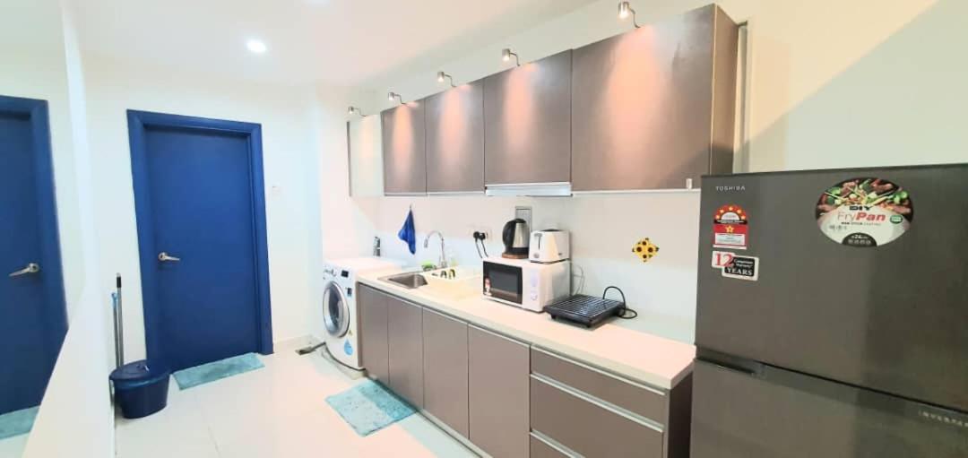 Regalia Suites with Infinity Pool KL - by Staycation Homes - Housity