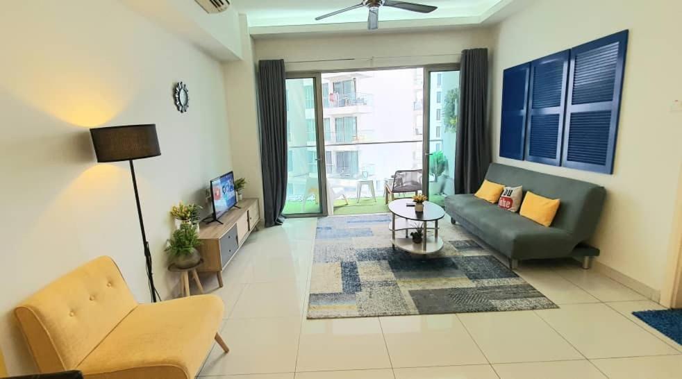 Regalia Suites with Infinity Pool KL - by Staycation Homes - Housity