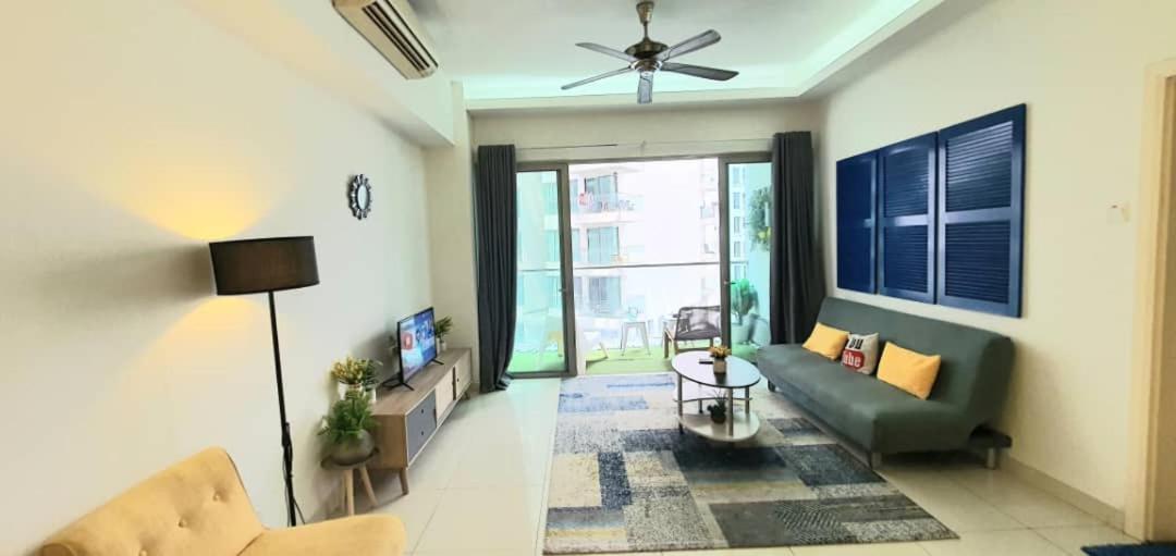 Regalia Suites with Infinity Pool KL - by Staycation Homes - Housity