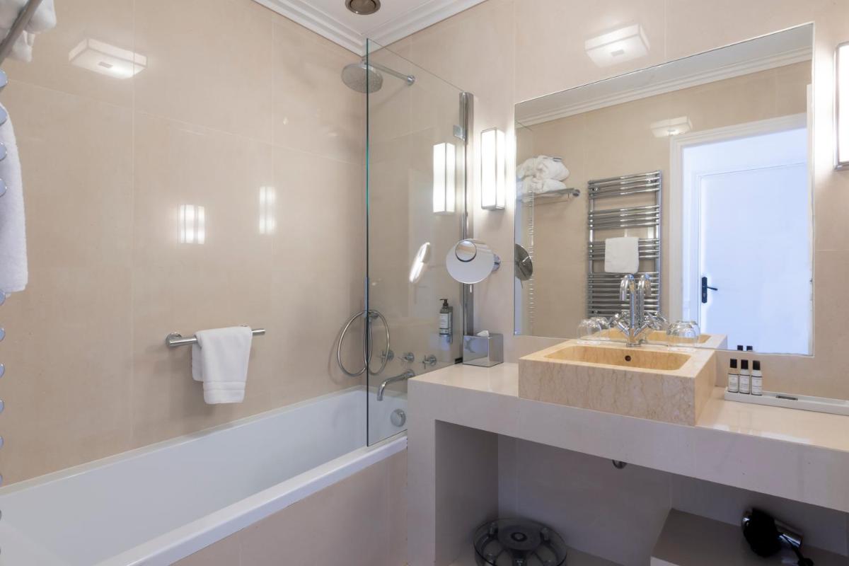 Salle de bains dans l'établissement Hôtel Les Mouettes - Teritoria