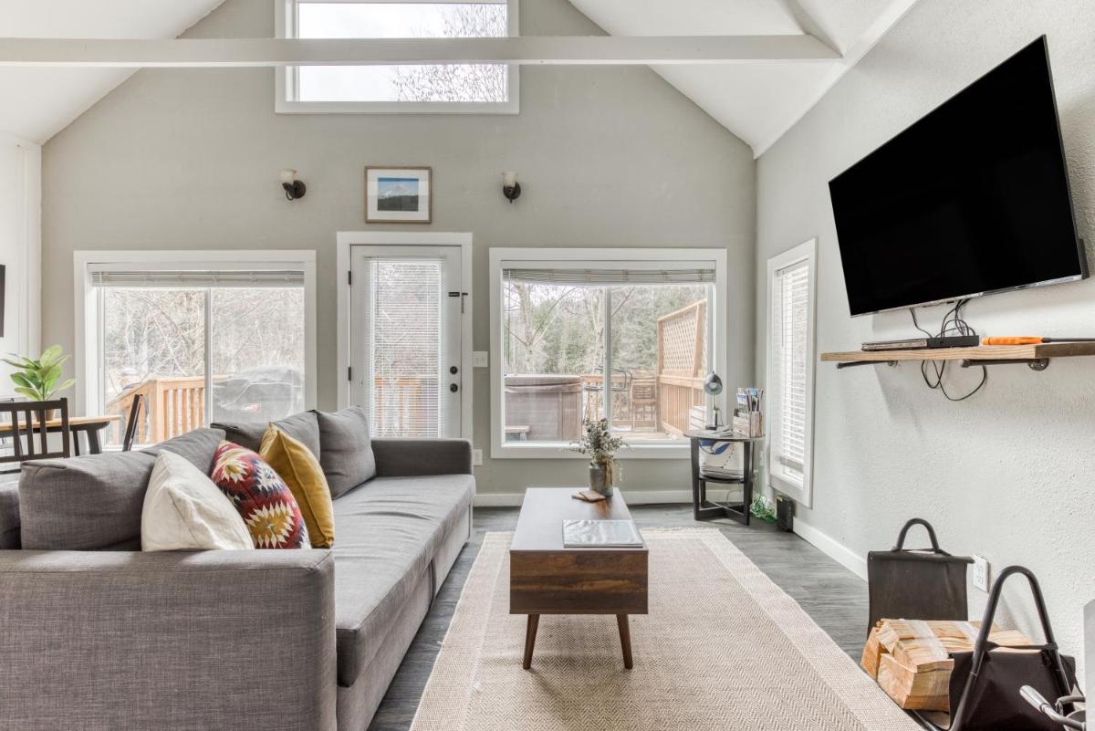 Riverbend Cabin 2 - Housity
