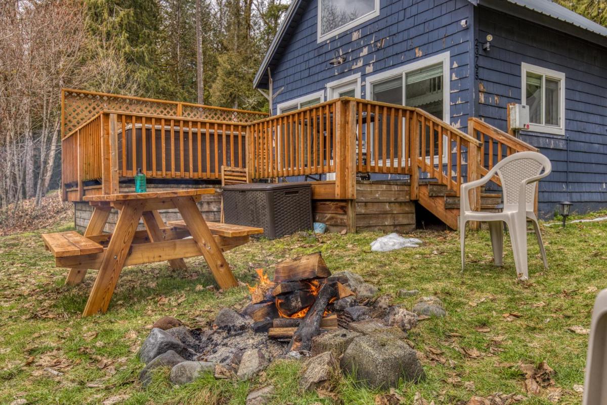 Riverbend Cabin 2 - Housity