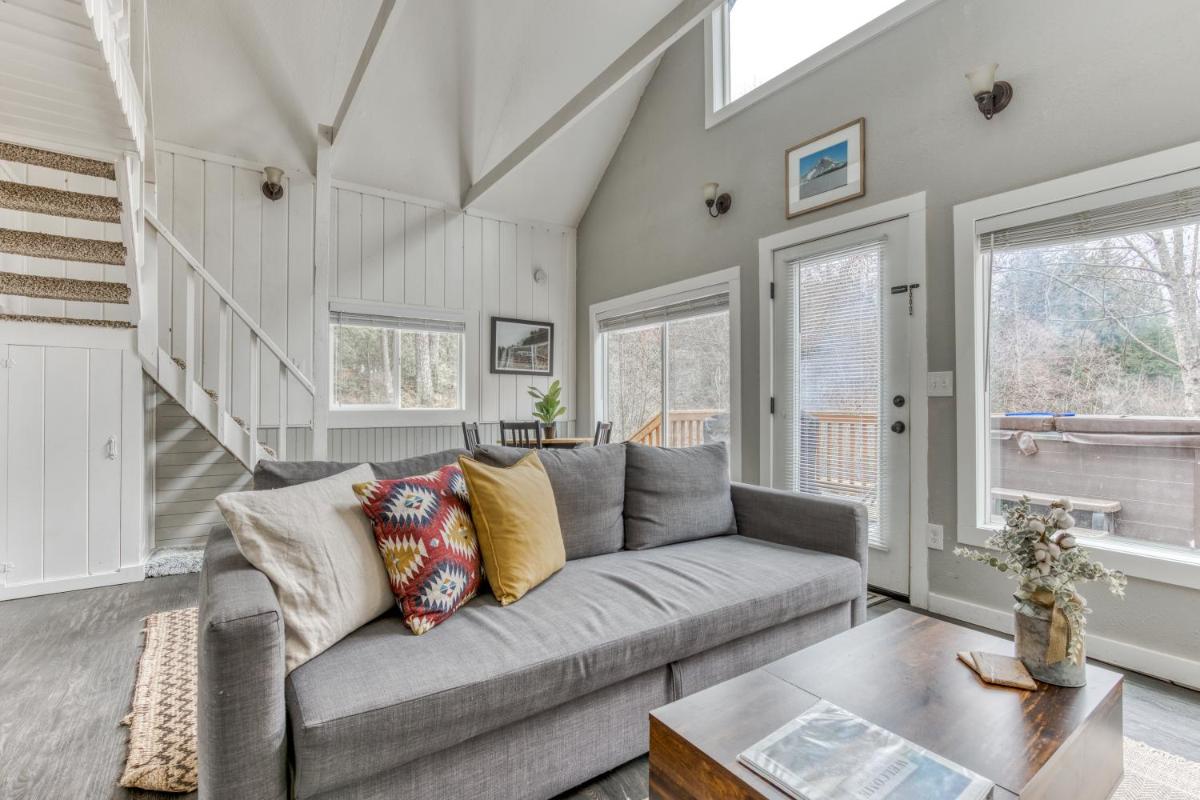 Riverbend Cabin 2 - Housity