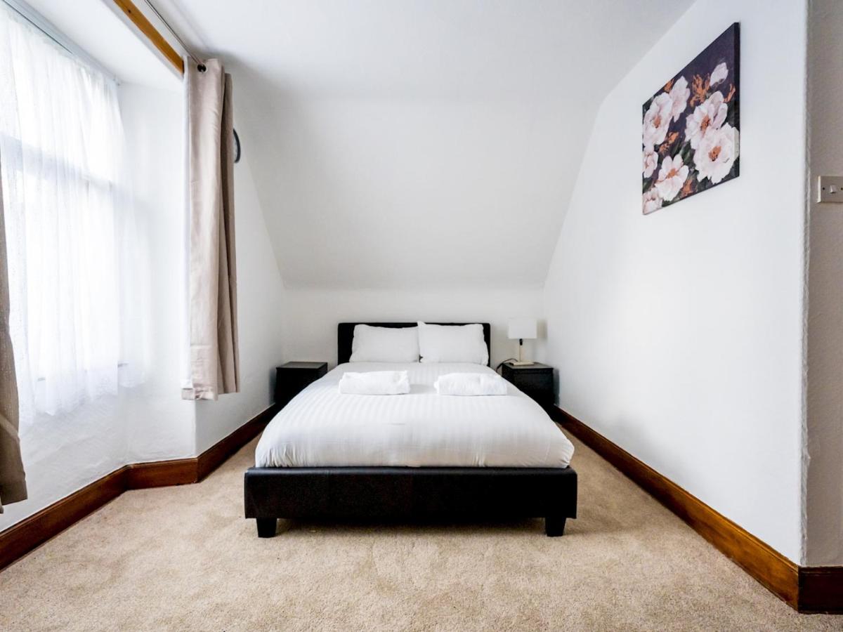 3 Bedroom Cottage in Cupar - Pass the Keys - Housity