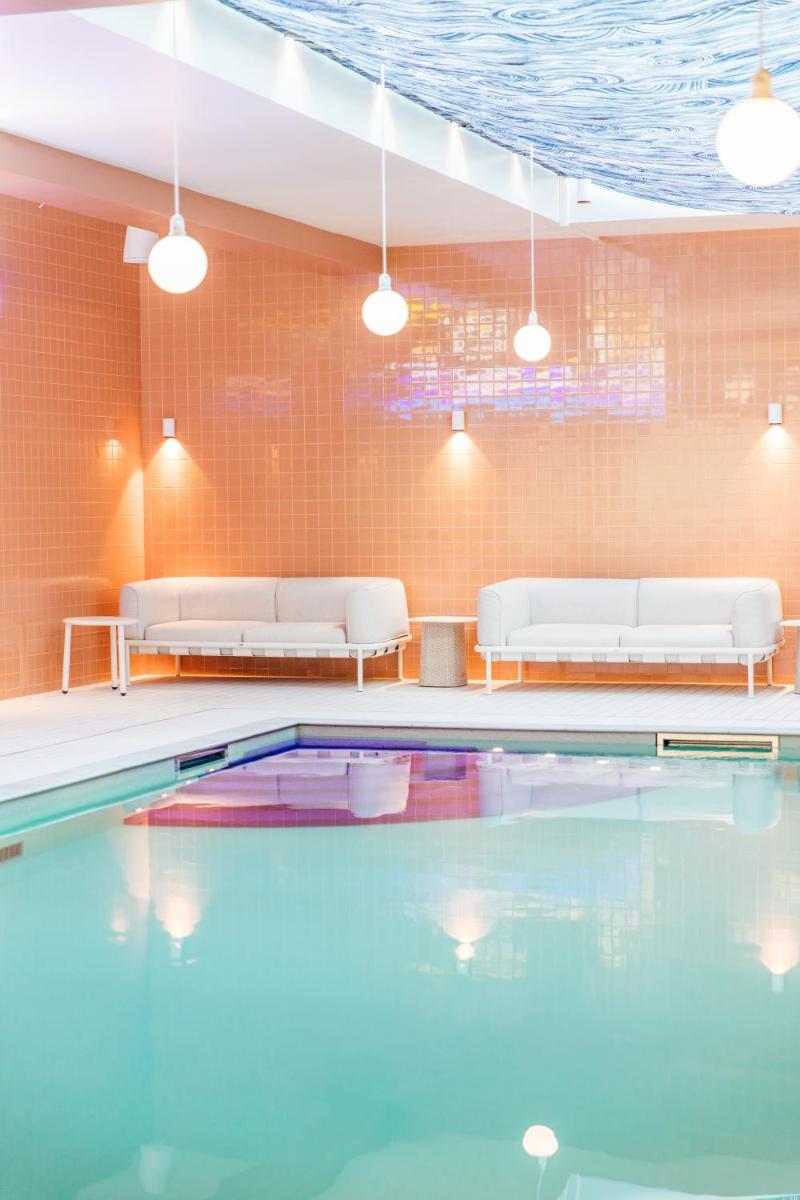 Piscine de l'établissement Mama Shelter Rennes ou située à proximité