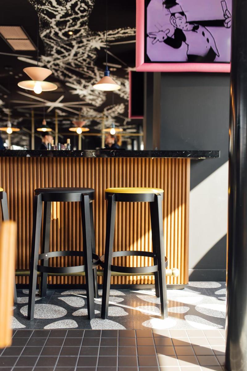 Restaurant ou autre lieu de restauration dans l'établissement Mama Shelter Rennes