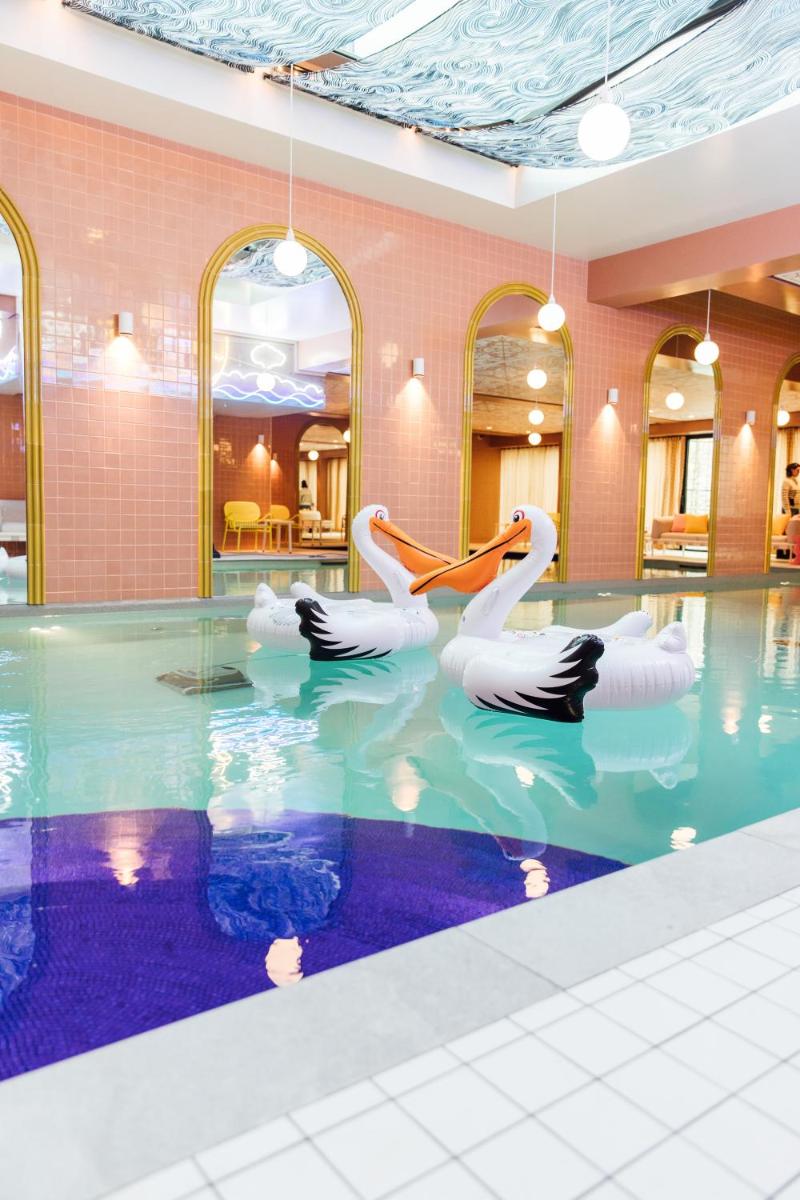 Piscine de l'établissement Mama Shelter Rennes ou située à proximité