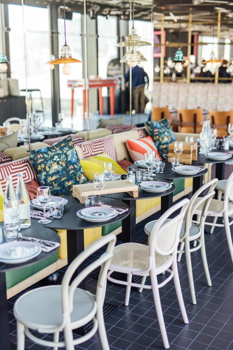 Restaurant ou autre lieu de restauration dans l'établissement Mama Shelter Rennes
