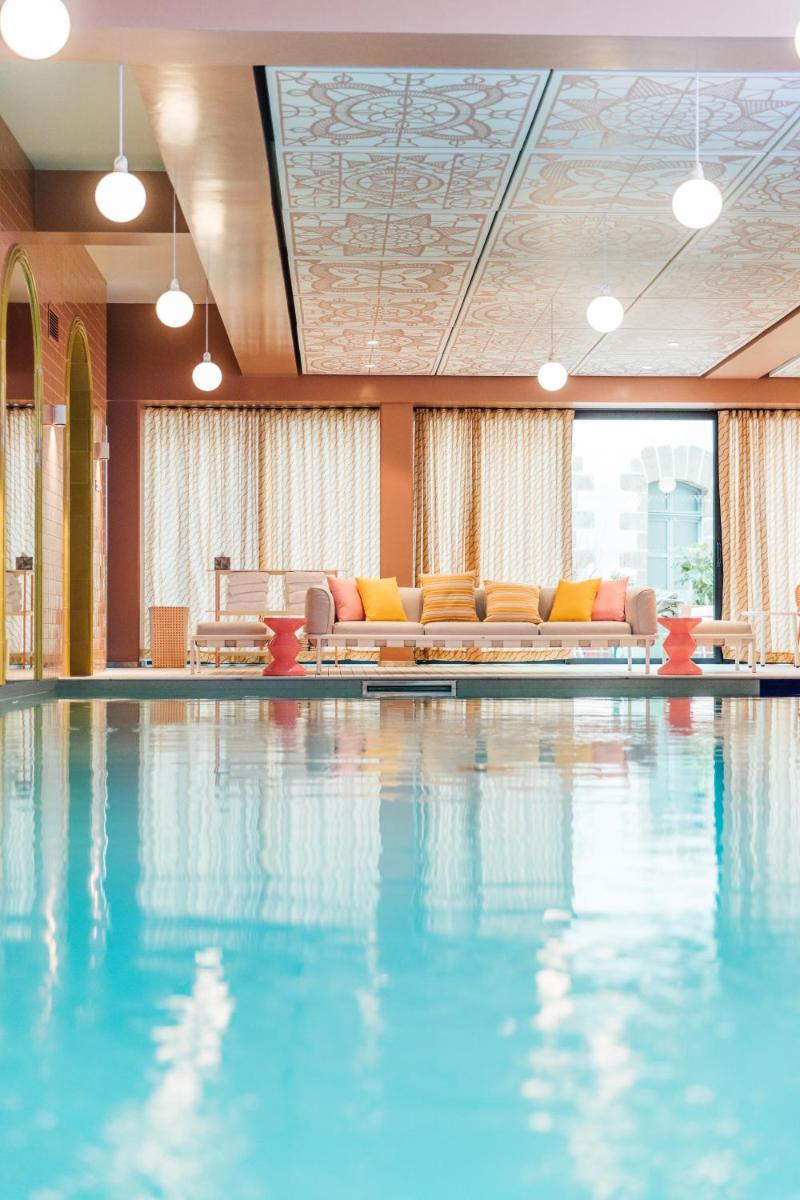 Piscine de l'établissement Mama Shelter Rennes ou située à proximité
