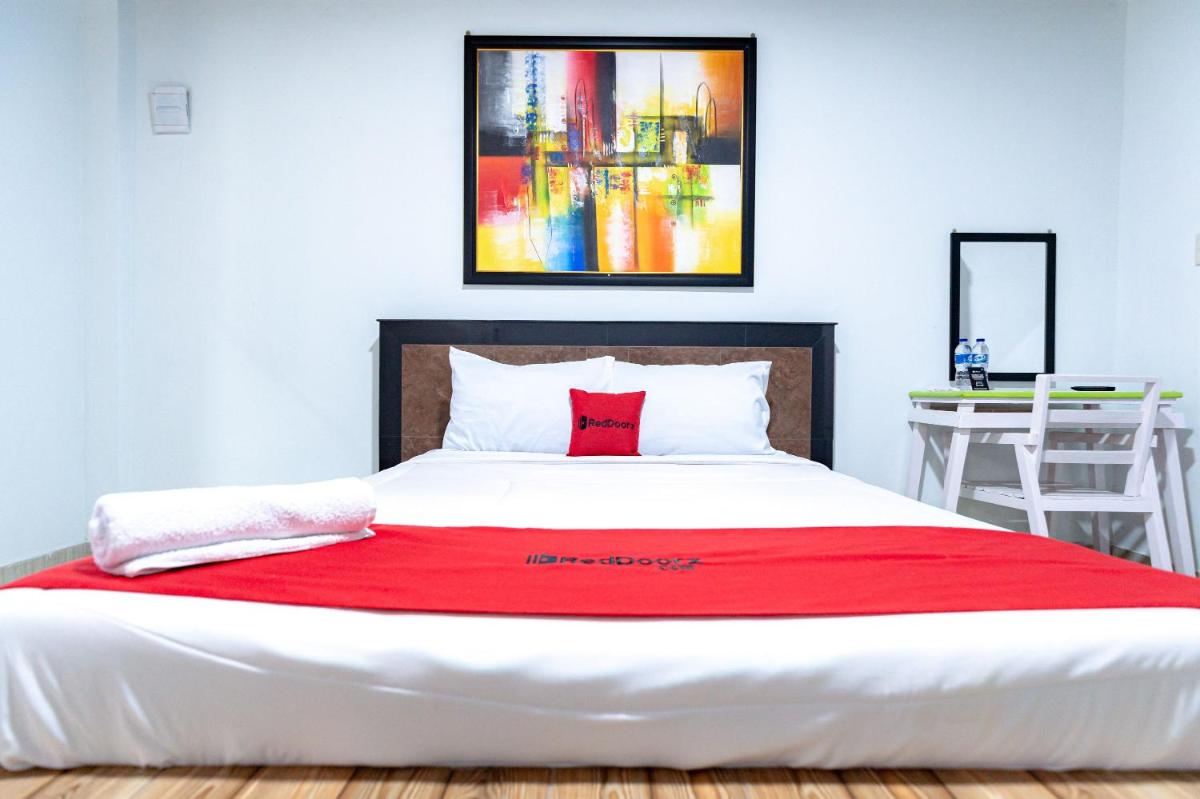 RedDoorz near Universitas Simalungun Pematangsiantar - Housity