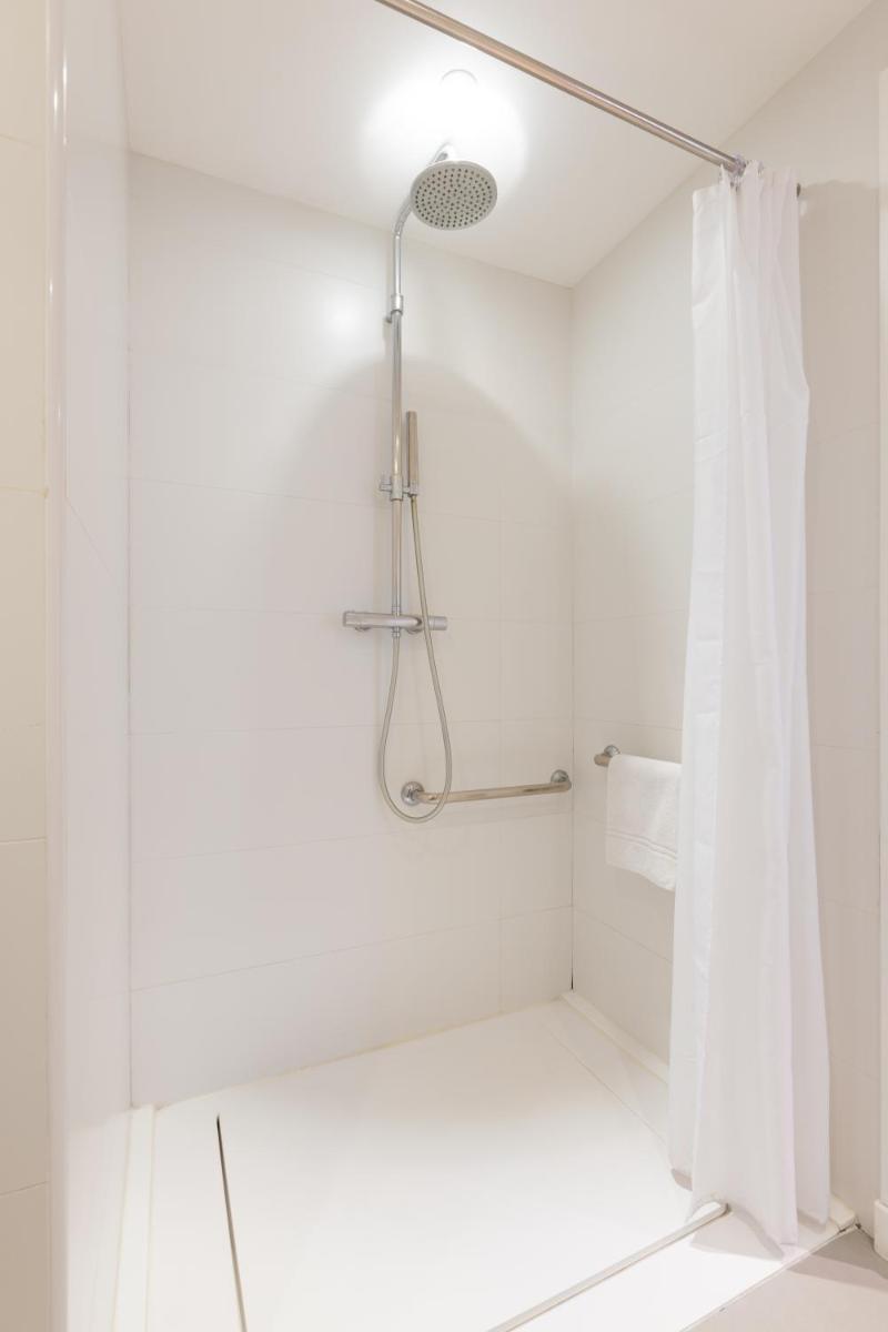 Salle de bains dans l'établissement Hôtel Riva Art & Spa