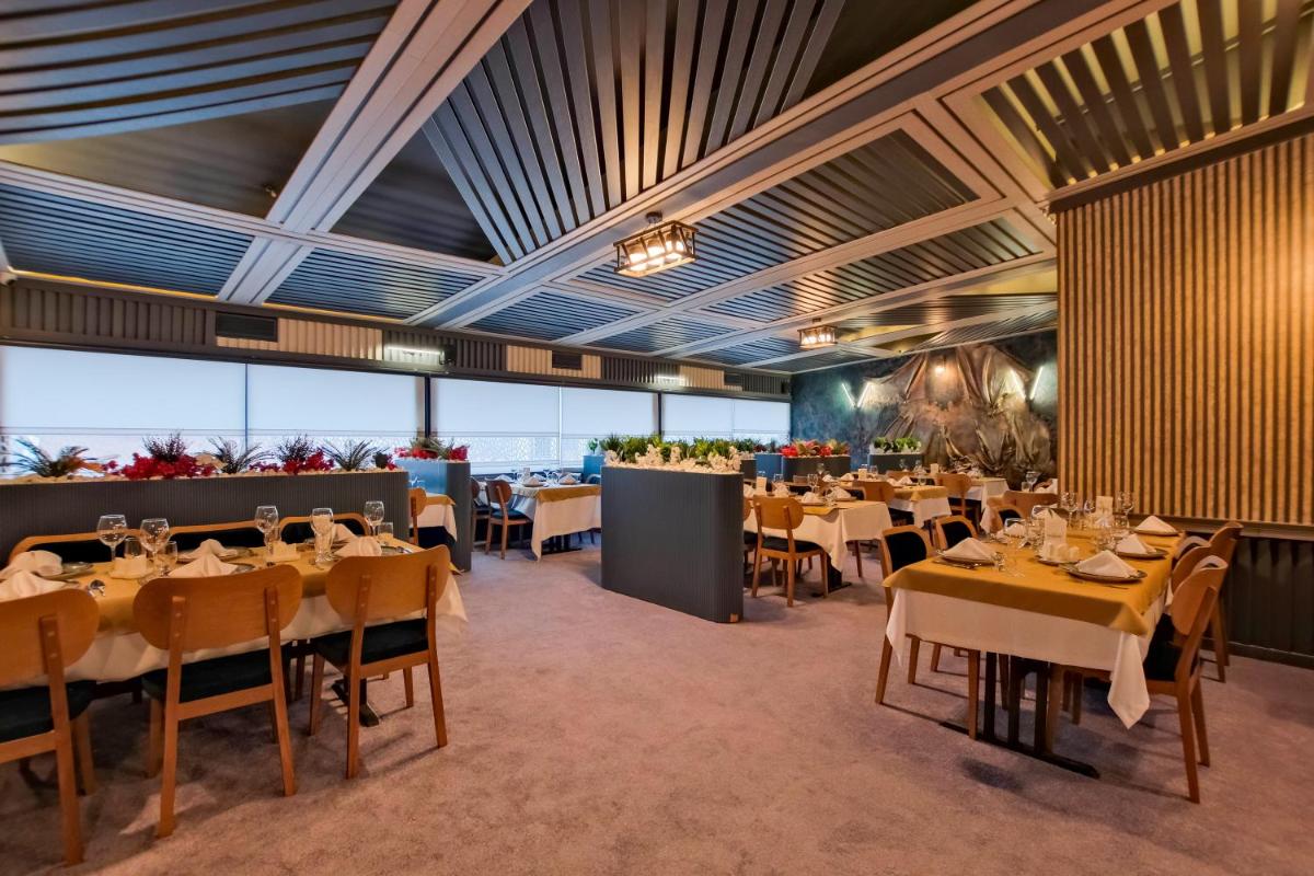 MOONDAY HOTEL - Housity