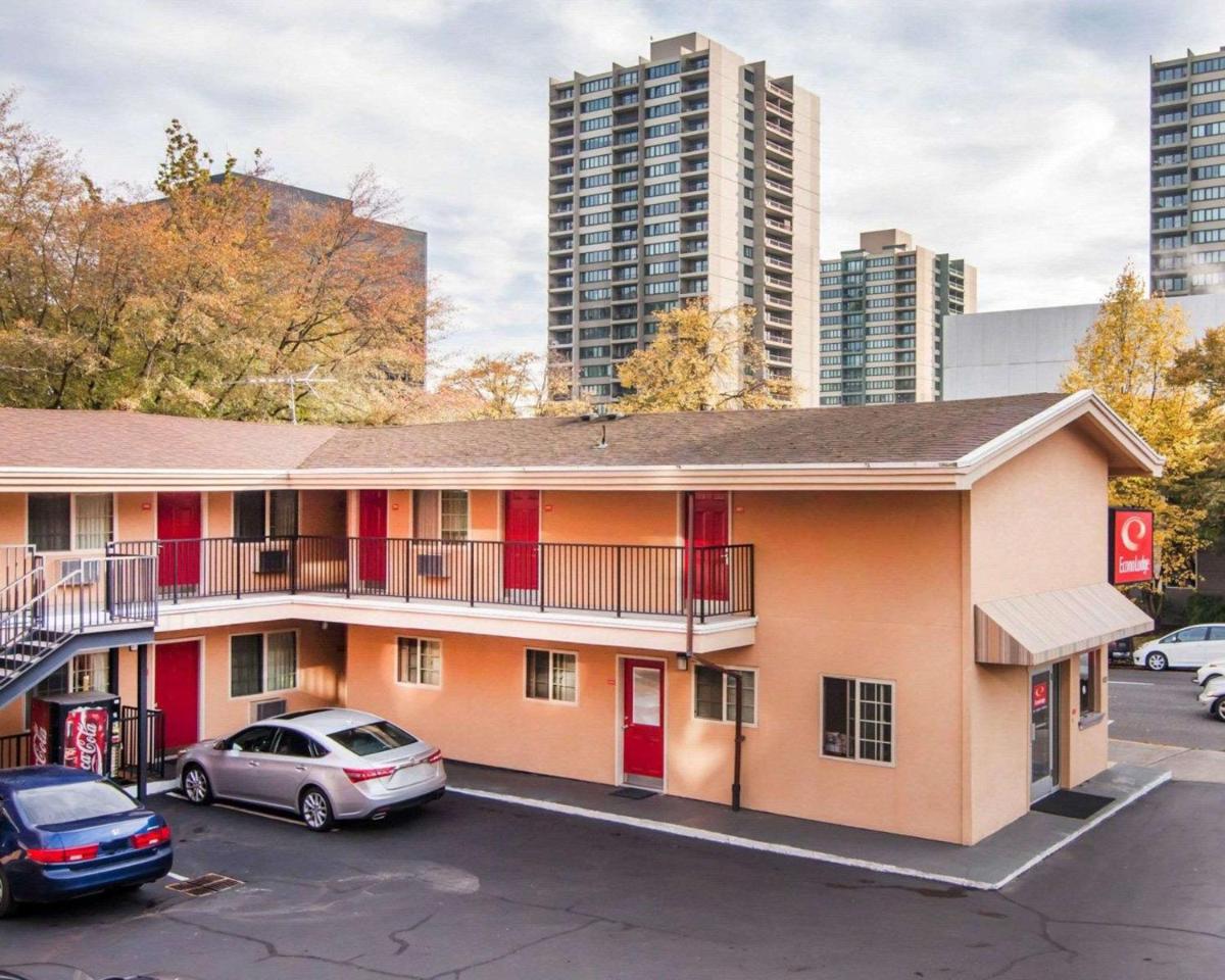 Econo Lodge Portland Downtown - Housity