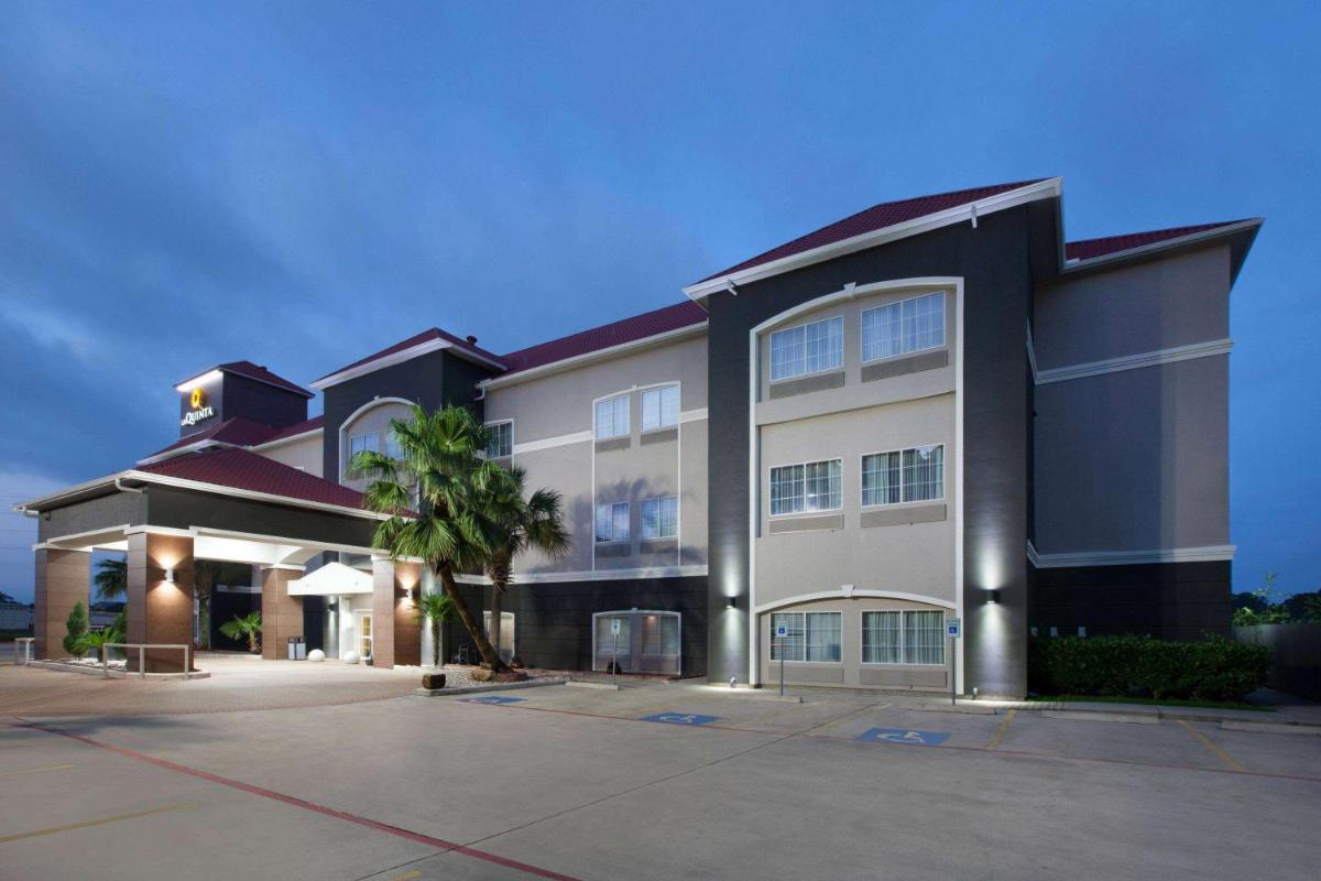 La Quinta by Wyndham Houston New Caney - Housity