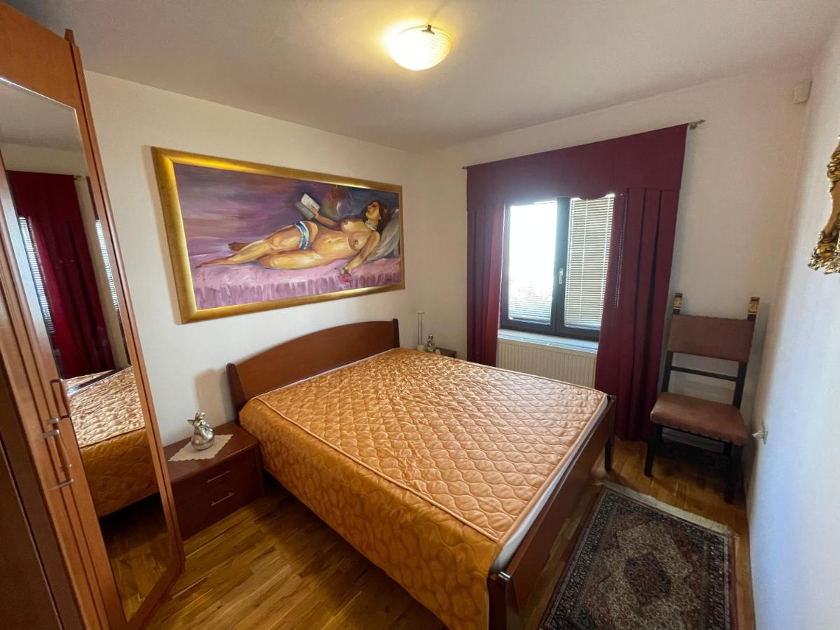 Apartma pri Gradu - Housity