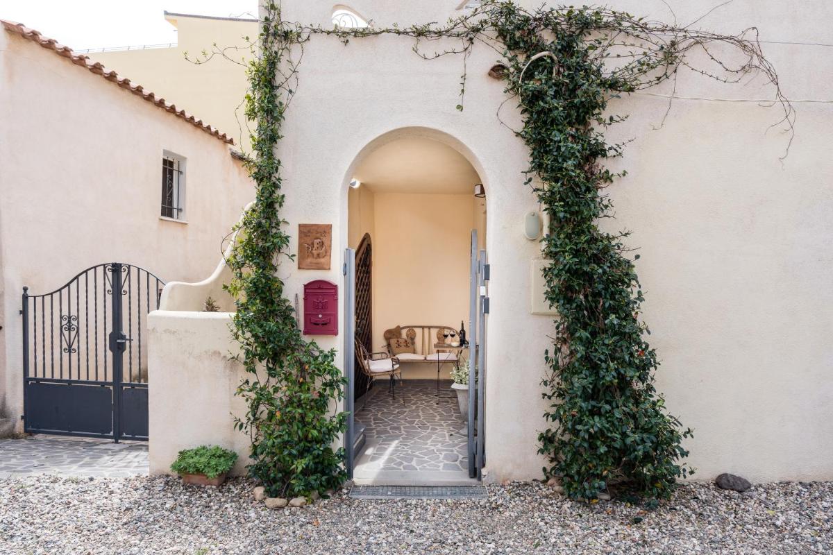 Domo Mea Terra e Domo Mea Chelu - 2 appartamenti nel centro storico di Orosei - Housity