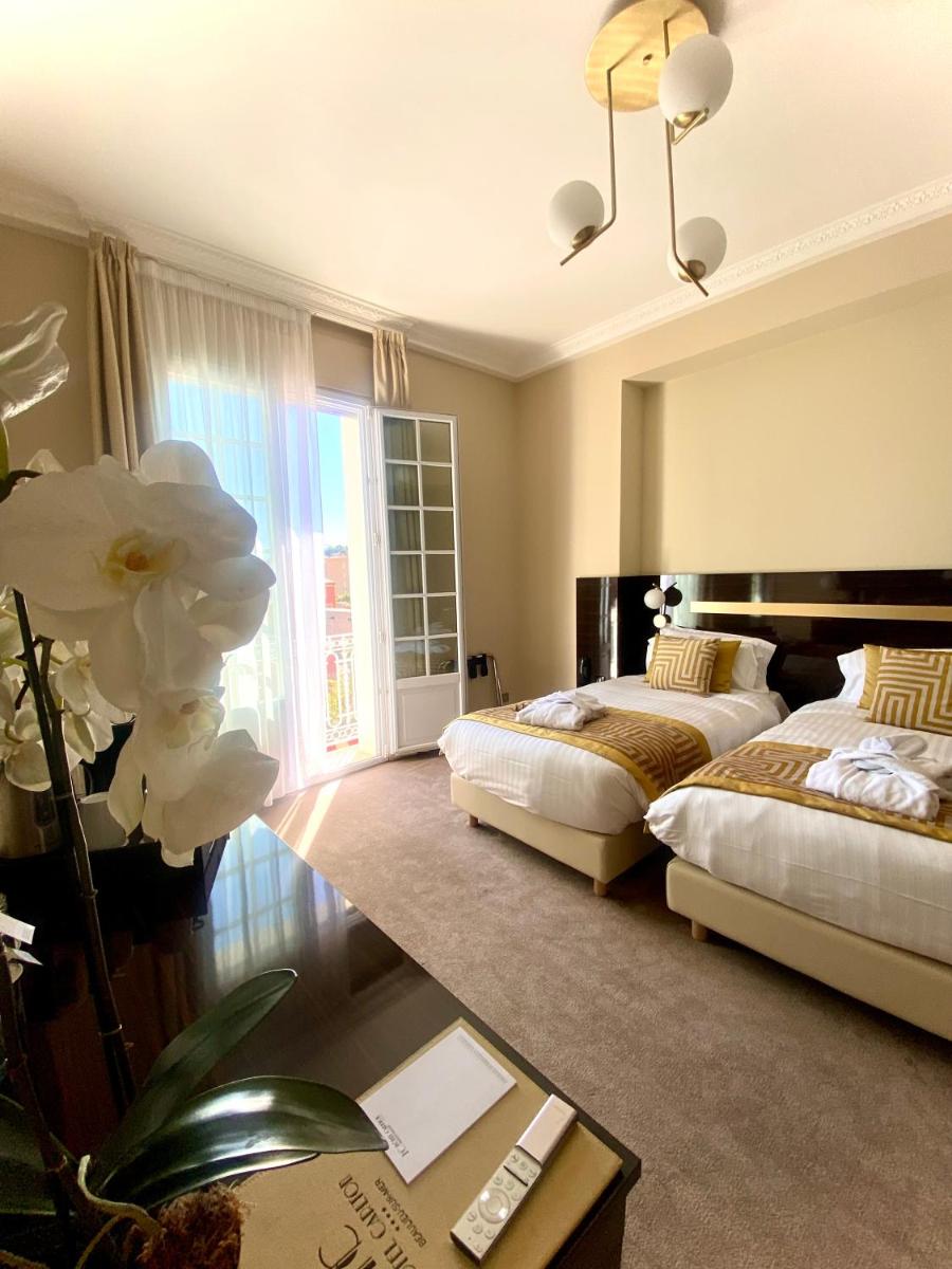 Hotel Carlton - Housity