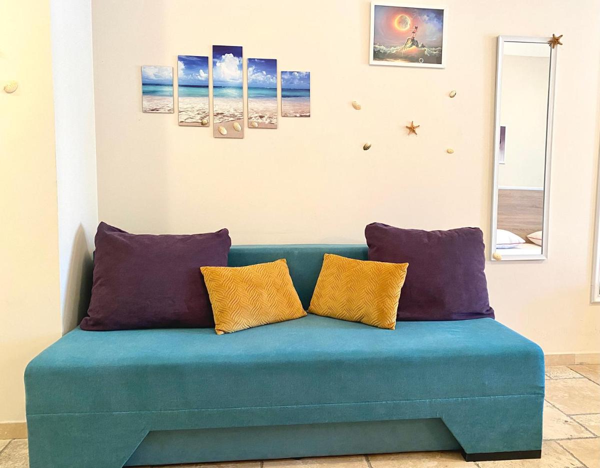 Royal Studio Sea View by Kaliakria - Housity