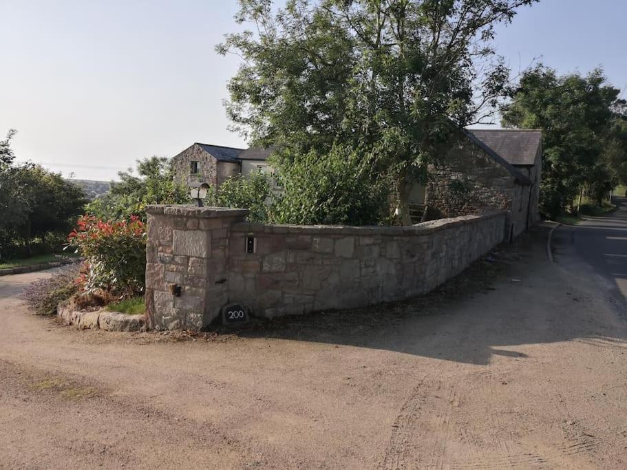 Converted cattle barn overlooking Strangford Lough - Housity