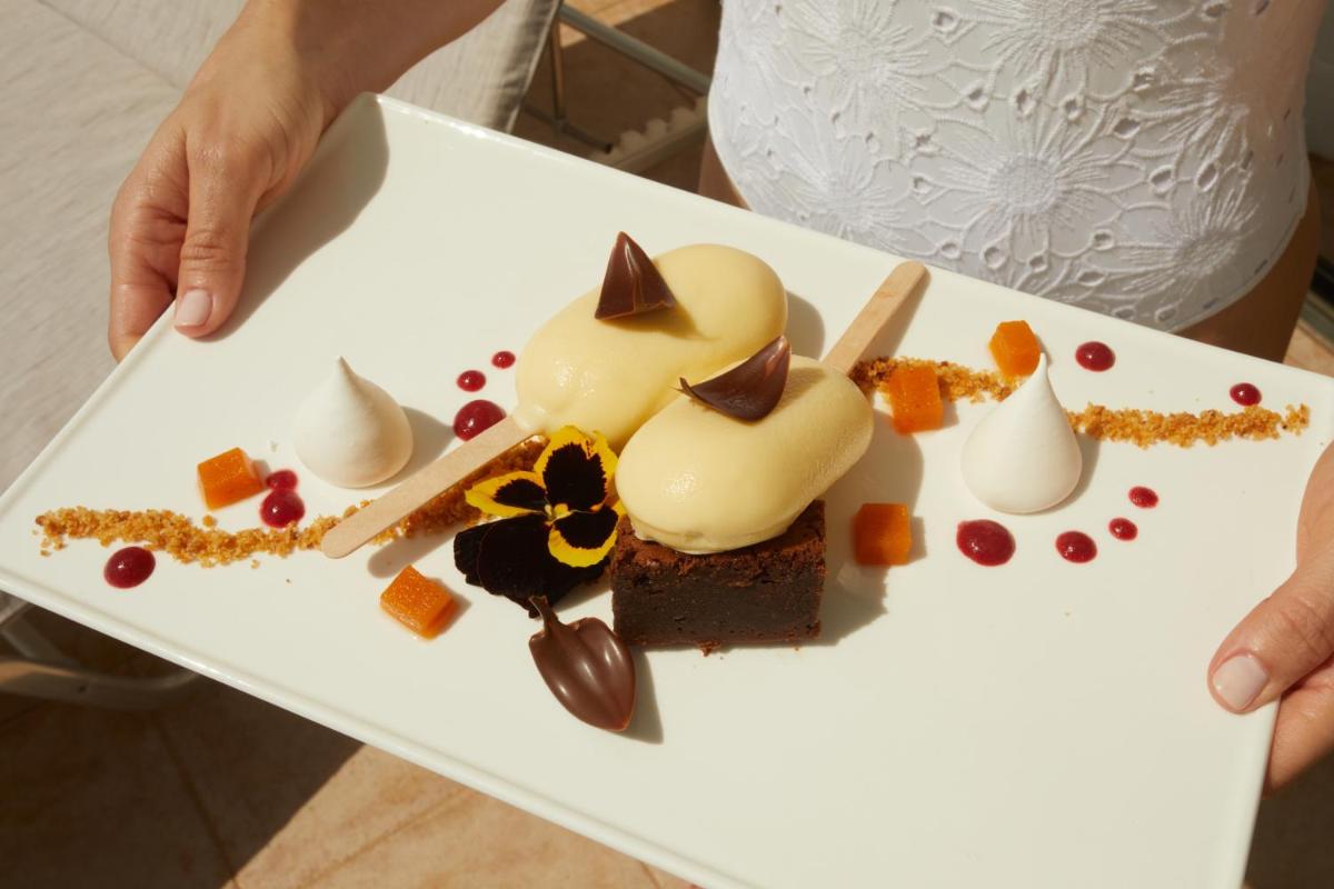 Comida en o cerca de este hotel