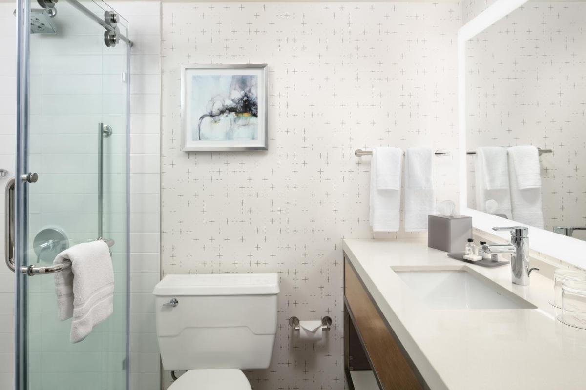 Crowne Plaza Dallas Market Ctr - Love Field, an IHG Hotel - Housity
