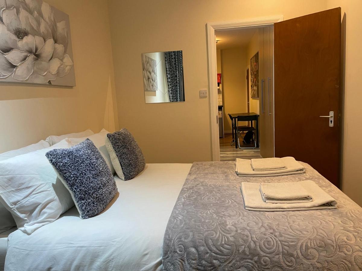 Anazing Studios 2 - North East London - Chingford - Housity