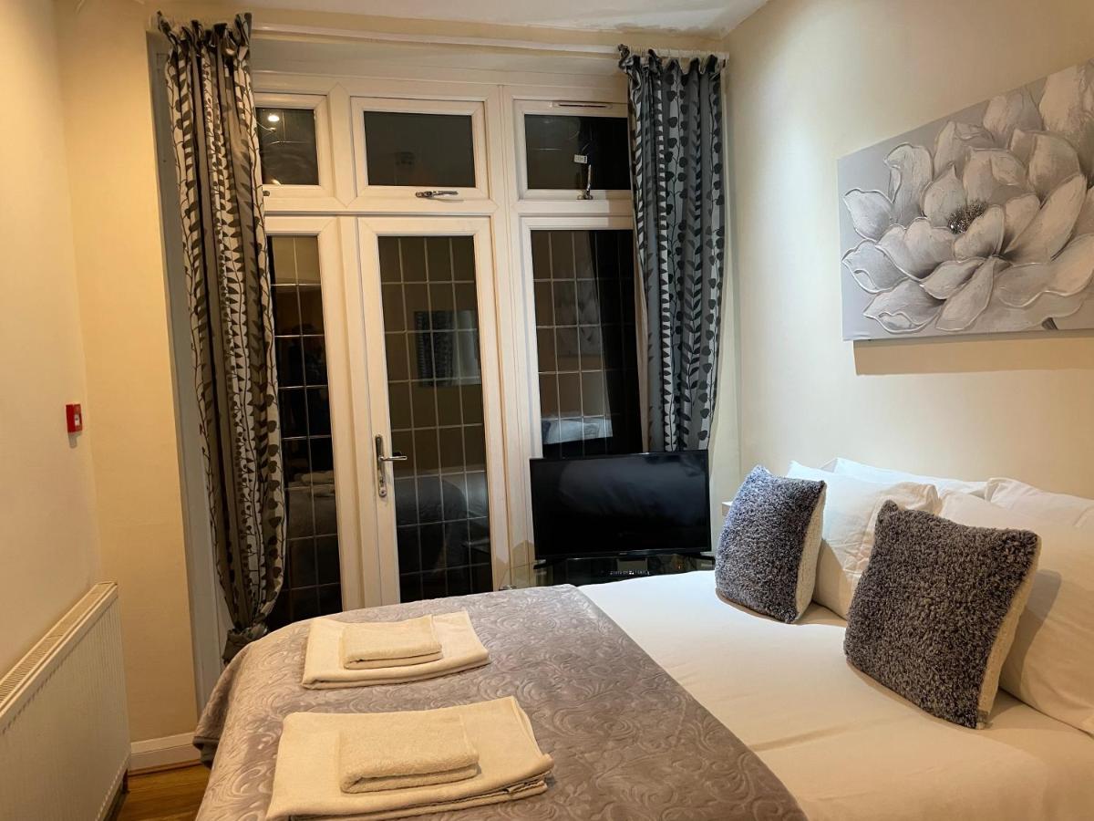 Anazing Studios 2 - North East London - Chingford - Housity