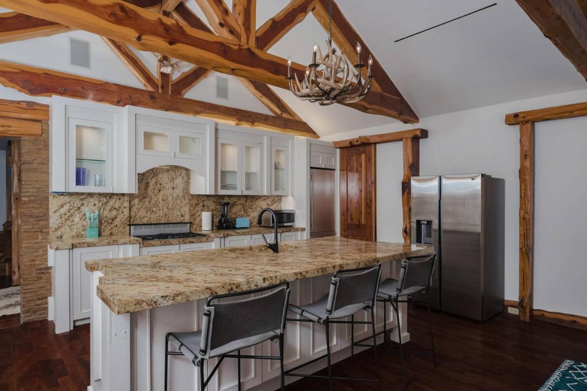 Beacon Log Cabin - Housity