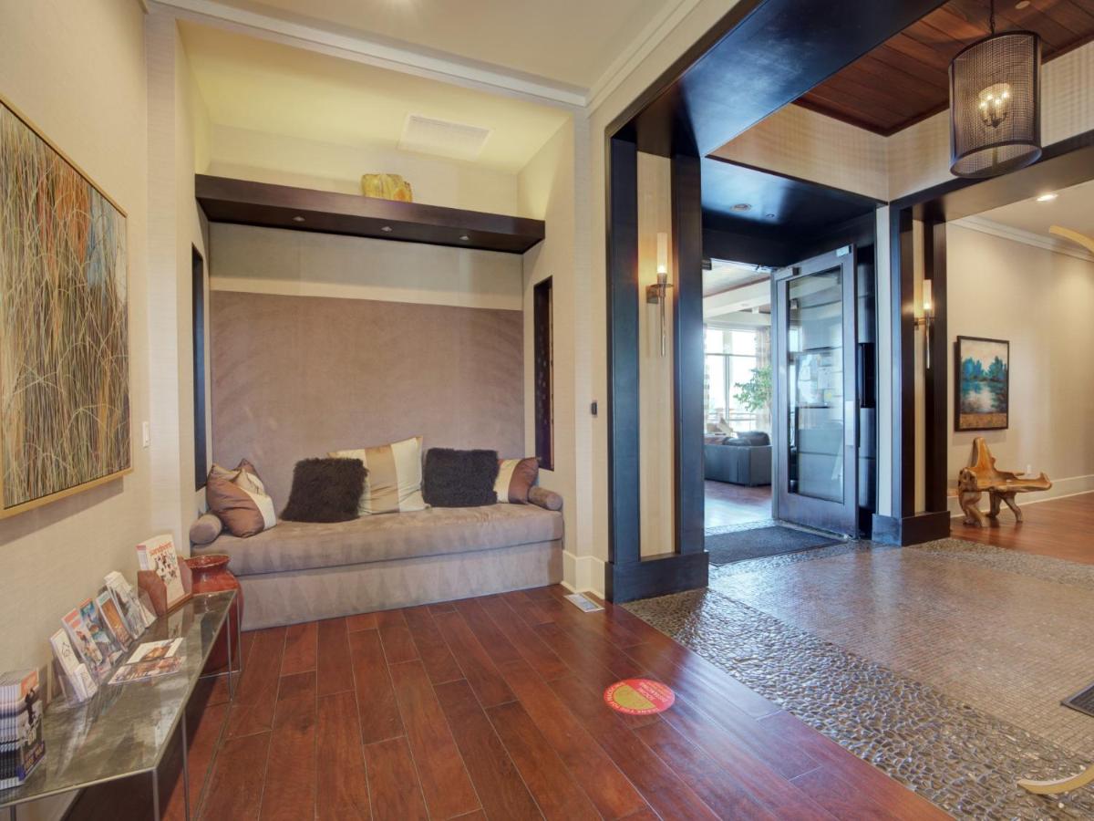 Pristine Lakeside Condo W-heated Pool, Hot Tub Beach - Seasons At Sandpoint - Housity
