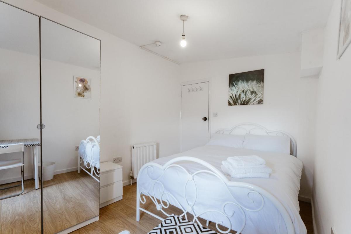 Mile End Double Rooms 27 Guest house - Housity